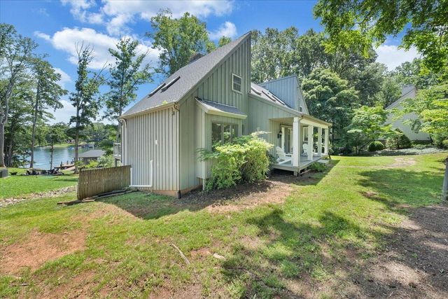 428 Anchor DR, Moneta, VA 24121