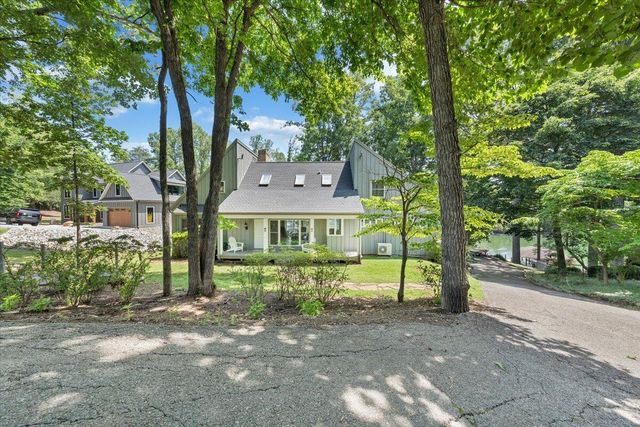 428 Anchor DR, Moneta, VA 24121