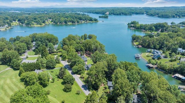 428 Anchor DR, Moneta, VA 24121