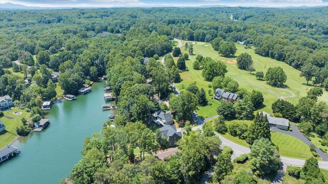 428 Anchor DR, Moneta, VA 24121