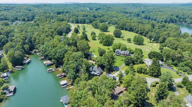 428 Anchor DR, Moneta, VA 24121