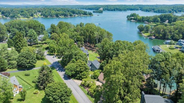 428 Anchor DR, Moneta, VA 24121