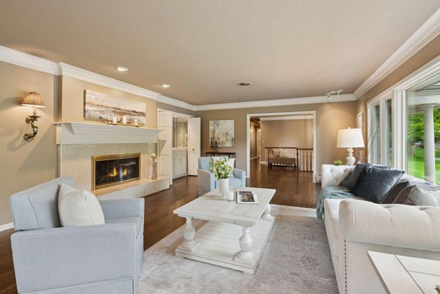 4801 Woodhill Way, Edina, MN 55424