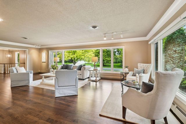 4801 Woodhill Way, Edina, MN 55424