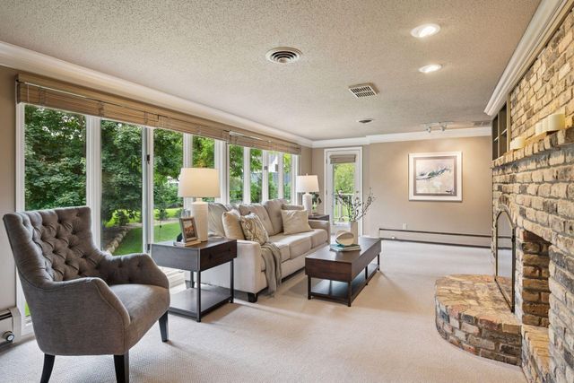 4801 Woodhill Way, Edina, MN 55424