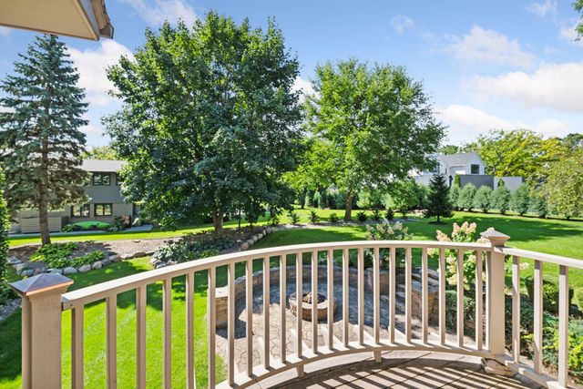 4801 Woodhill Way, Edina, MN 55424