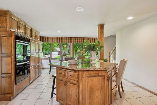 4801 Woodhill Way, Edina, MN 55424