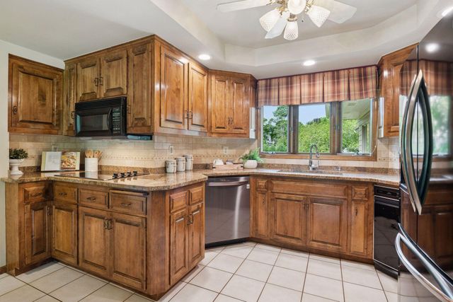 4801 Woodhill Way, Edina, MN 55424