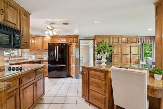 4801 Woodhill Way, Edina, MN 55424