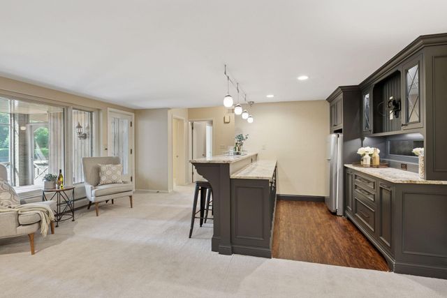 4801 Woodhill Way, Edina, MN 55424