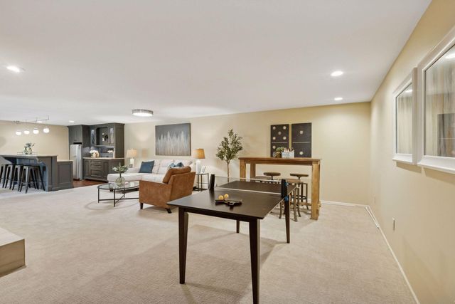 4801 Woodhill Way, Edina, MN 55424