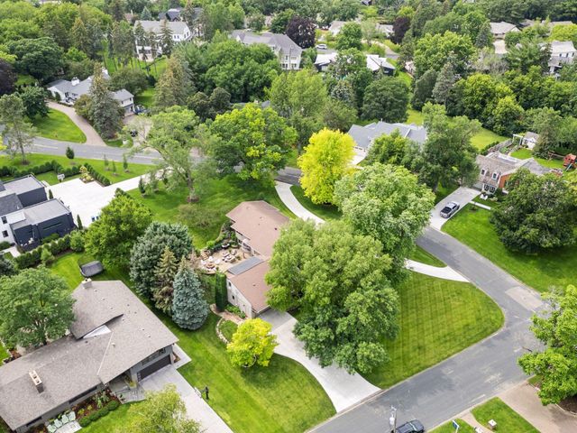 4801 Woodhill Way, Edina, MN 55424