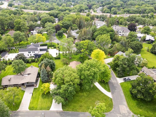 4801 Woodhill Way, Edina, MN 55424