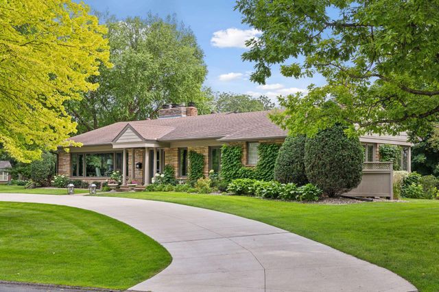 4801 Woodhill Way, Edina, MN 55424