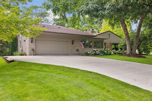 4801 Woodhill Way, Edina, MN 55424