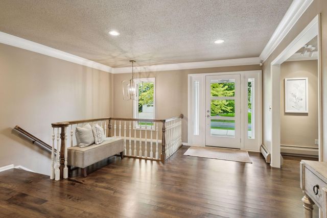 4801 Woodhill Way, Edina, MN 55424