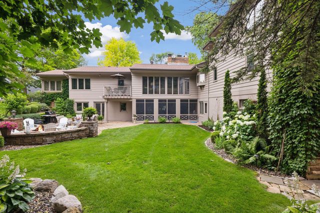 4801 Woodhill Way, Edina, MN 55424