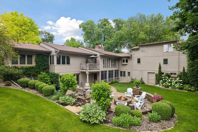 4801 Woodhill Way, Edina, MN 55424
