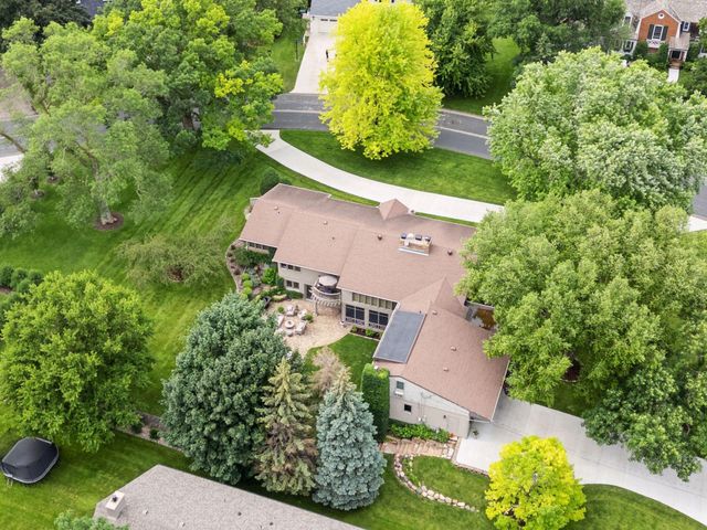 4801 Woodhill Way, Edina, MN 55424