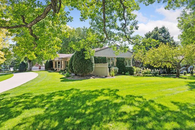 4801 Woodhill Way, Edina, MN 55424
