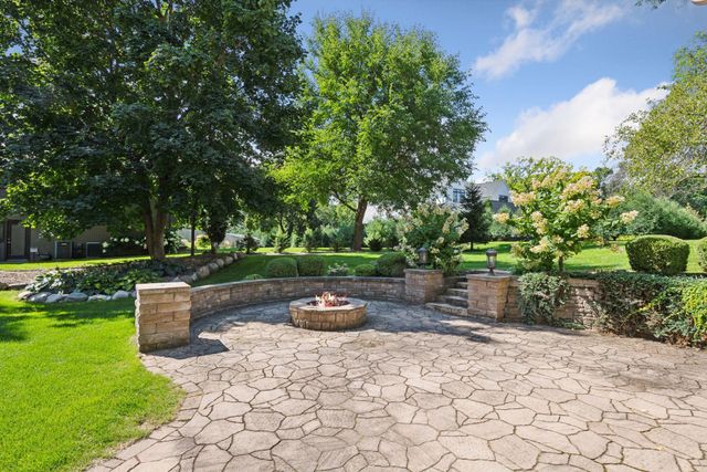 4801 Woodhill Way, Edina, MN 55424