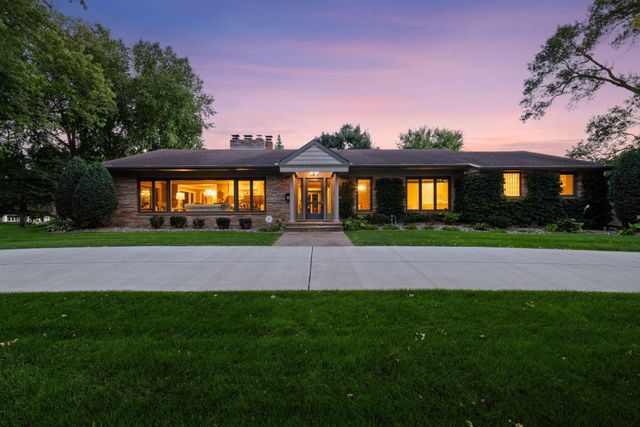 4801 Woodhill Way, Edina, MN 55424