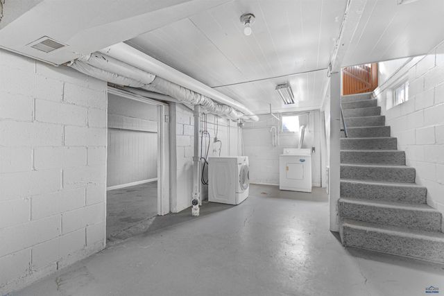 441 CAMBRIA ST, Newcastle, WY 82701