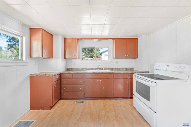 441 CAMBRIA ST, Newcastle, WY 82701