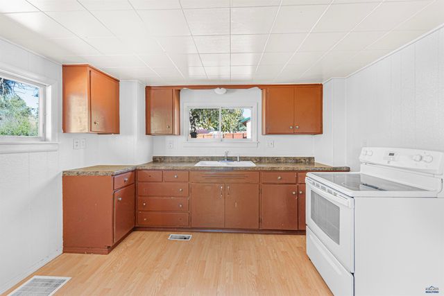 441 CAMBRIA ST, Newcastle, WY 82701