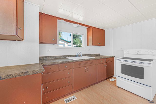 441 CAMBRIA ST, Newcastle, WY 82701