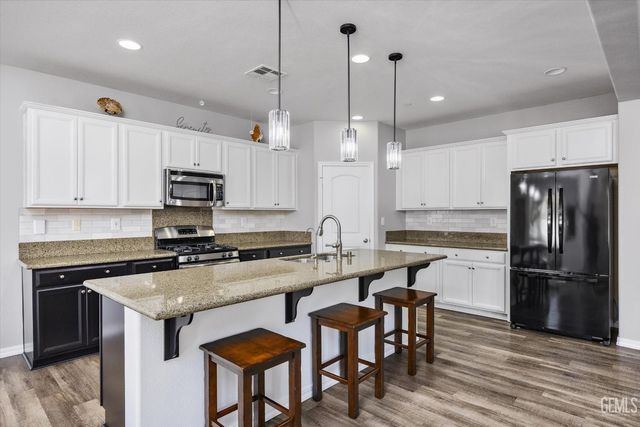 308 White Alder Drive, Bakersfield, CA 93314