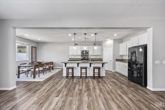 308 White Alder Drive, Bakersfield, CA 93314