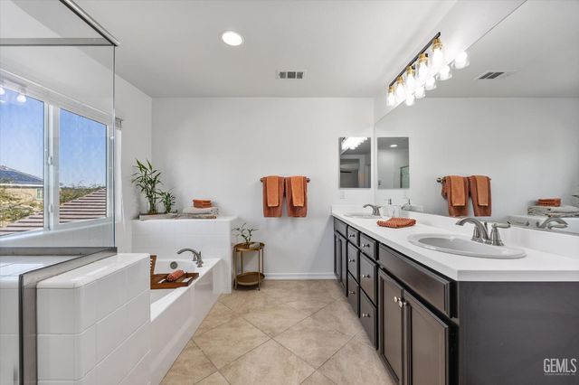 308 White Alder Drive, Bakersfield, CA 93314