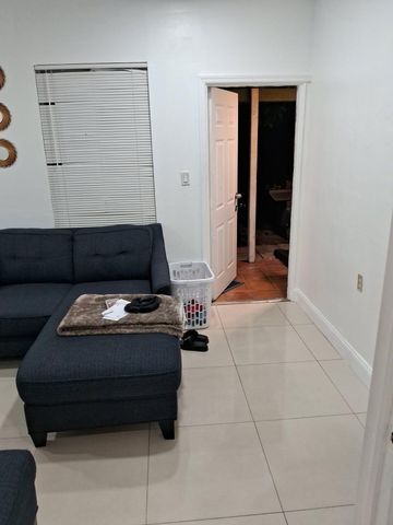 710 Columbus Parkway Fr, Hollywood, FL 33021