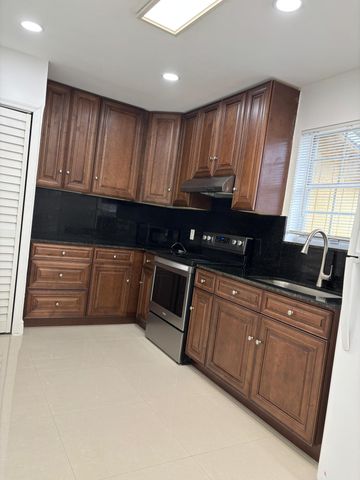 710 Columbus Parkway Fr, Hollywood, FL 33021