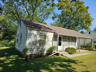 1902 SE Illinois AVE, Topeka, KS 66607