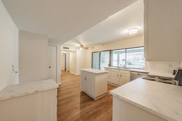 4017 Rushmoor Drive, Arlington, TX 76016