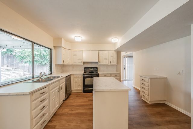 4017 Rushmoor Drive, Arlington, TX 76016