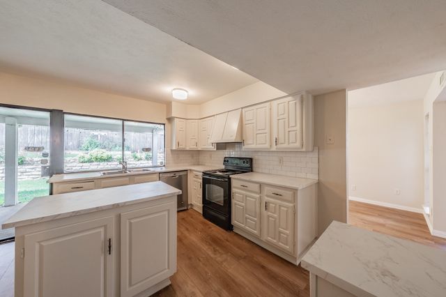 4017 Rushmoor Drive, Arlington, TX 76016