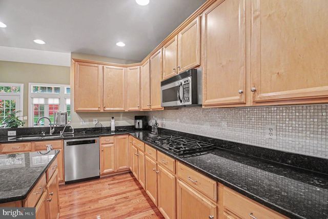 1942 POWELLS LANDING CIR, Woodbridge, VA 22191