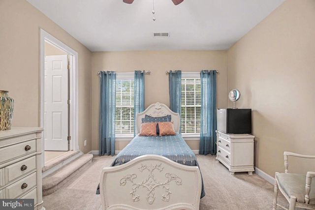 1942 POWELLS LANDING CIR, Woodbridge, VA 22191