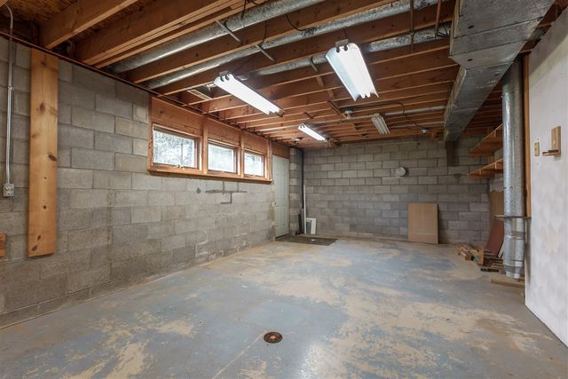 10501 N 22nd Street, Plainwell, MI 49080