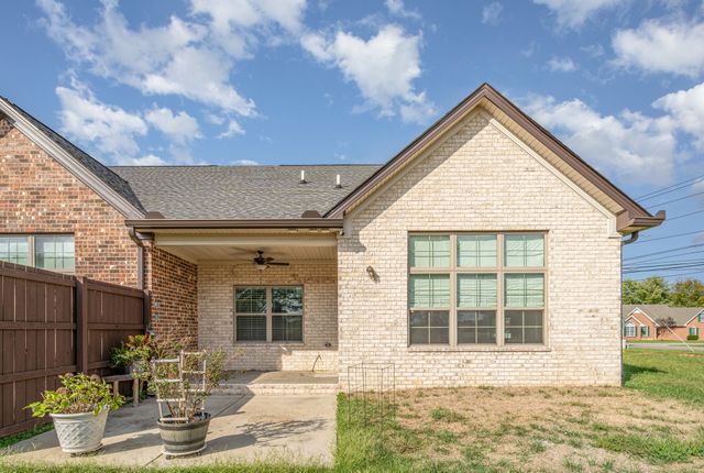 412 W Foxrun, Springfield, TN 37172