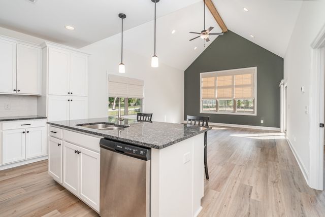 412 W Foxrun, Springfield, TN 37172