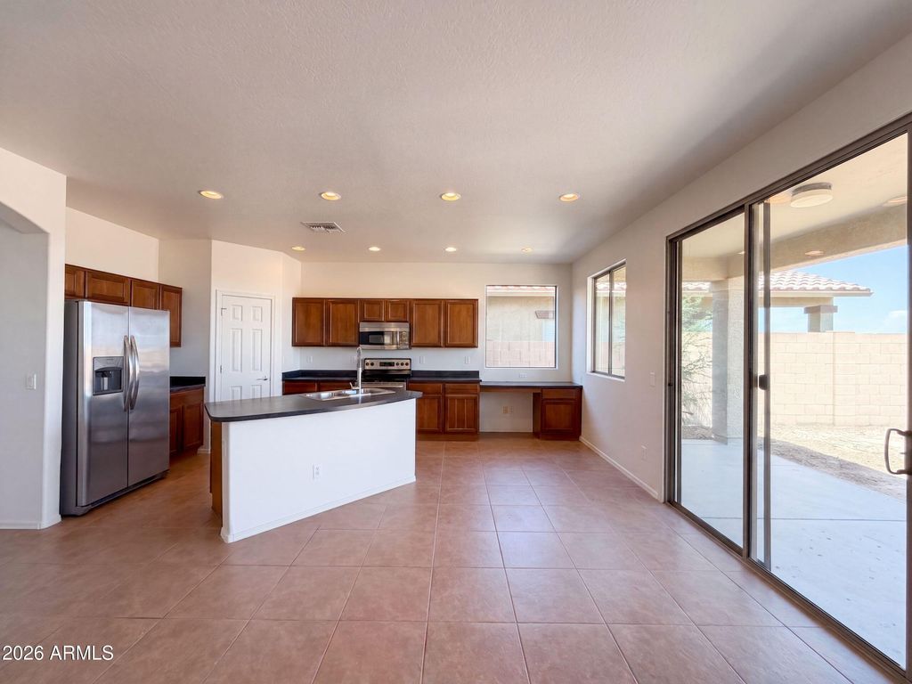 1806 N WILDFLOWER Lane, Casa Grande, AZ 85122 — photo 2