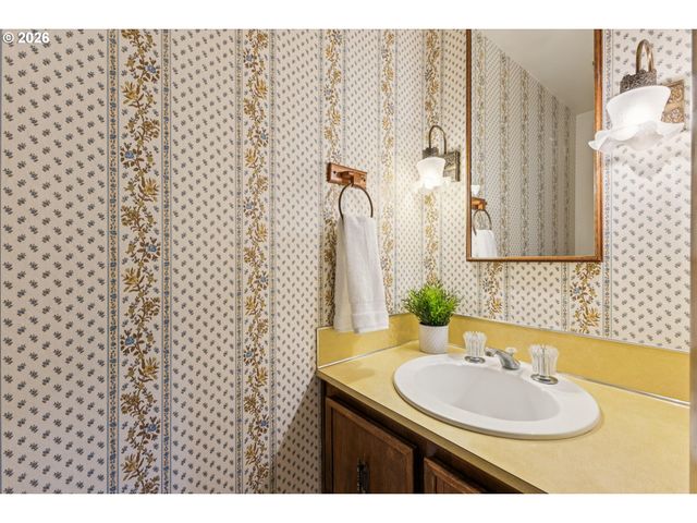 15116 Sw TRILLIUM Ln, Beaverton, OR 97007