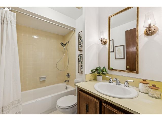 15116 Sw TRILLIUM Ln, Beaverton, OR 97007