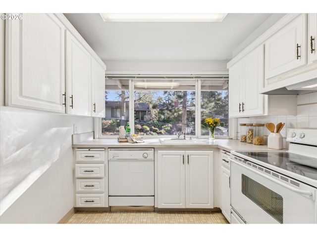 15116 Sw TRILLIUM Ln, Beaverton, OR 97007