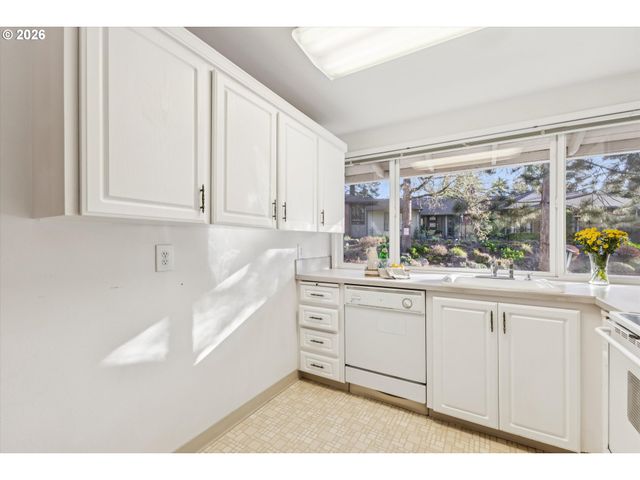 15116 Sw TRILLIUM Ln, Beaverton, OR 97007