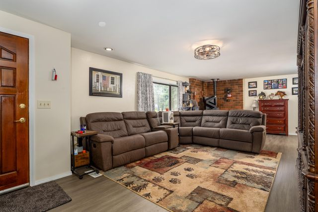 1000 Lawrence Lane, Merlin, OR 97532